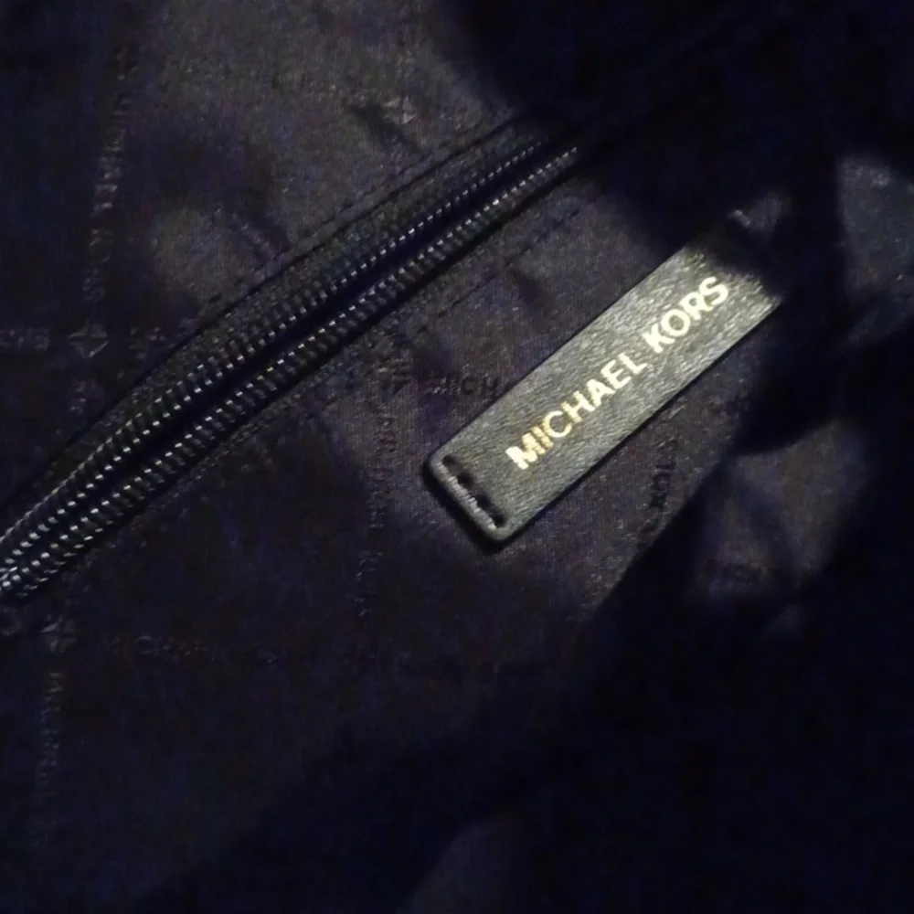 > Michael KORS Black Leather Shoulder Bag